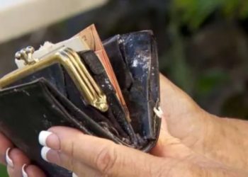 Gruaja gjen kuletën e saj 54 vjet pasi e humbi