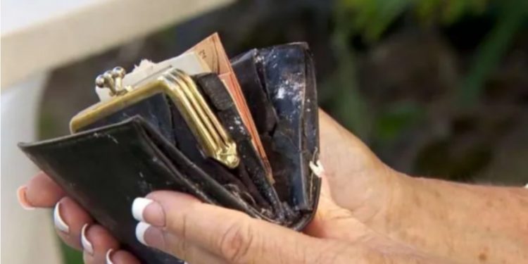 Gruaja gjen kuletën e saj 54 vjet pasi e humbi