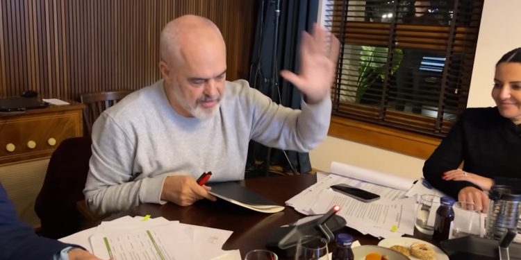 Rama përplas dorën mbi tavolinë: 2023 do ta bëjmë tërmet (VIDEO)