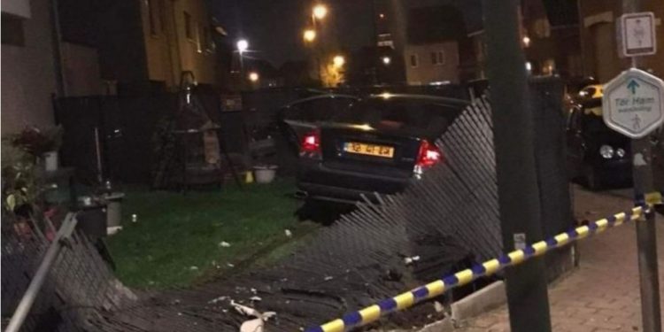 3 shqiptarët tentojnë të arratisen, përplasin makinën e efektivëve, policia gjermane i ndjek me helikopter