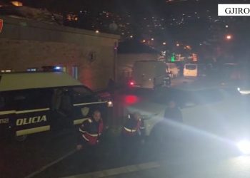 Furgoni me klandestinë, i riu nga Saranda i “punon zbor” policisë, arrestohet në Gjirokastër (VIDEO)