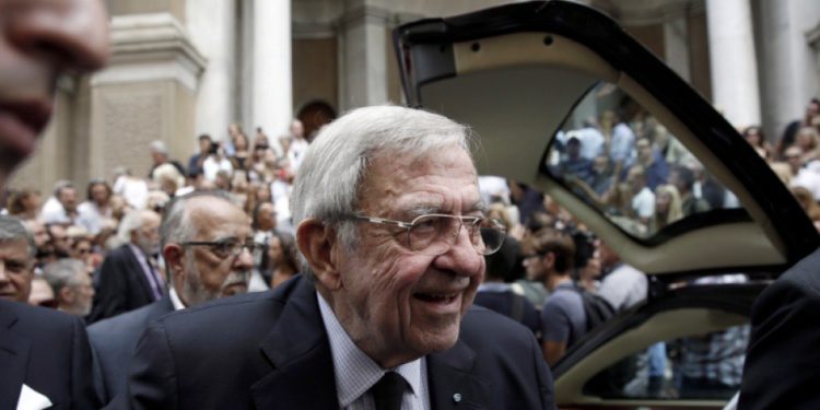 Varrimi i ish-mbretit të Greqisë, “blindohet” Athina me policë dhe masa të rrepta sigurie