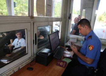 Mbi 13 mijë emigrantë lënë sot Shqipërinë, Policia shton numrin e sporteleve