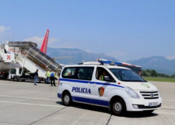 Të dënuar për drogë dhe posedim armësh, Britania deporton 26 shqiptarë