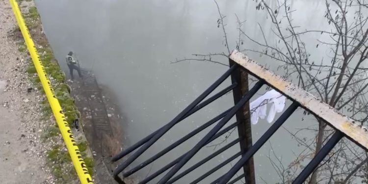 Makina ra nga ura në lumë, ende mister fati i 26-vjeçarit, RENEA ndërpret kërkimet