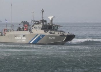 Tragjedi në ishullin grek, mbytet anija me emigrantë, ndërrojnë jetë 3 fëmijë dhe një grua