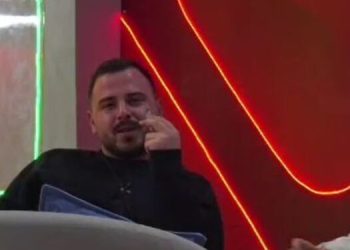 “Pusho i qetë në botën tjetër”, ndahet nga jeta babai i Ronaldo Sharkës, ish banorit të Big Brother (FOTO)