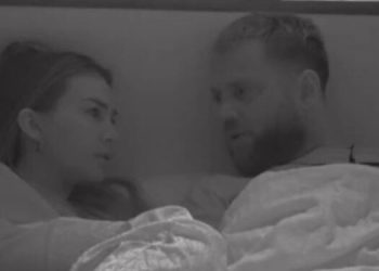 Kiara xheloze: Më acaron me Keisin! Të lezeton kur të ngacmon? Vazhdo me të nëse të pëlqen (VIDEO)