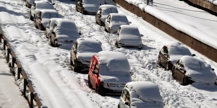 Greqia jep alarmin, po vjen stuhia e rrezikshme e dëborës