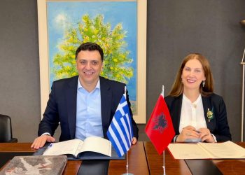 Kumbaro takon homologun në Athinë: Greqia gjigant i turizmit botëror, kemi shumë ç’të mësojmë