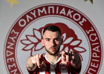 Zyrtare/ Olympiacos merr në Athinë sulmuesin shqiptar (FOTO)