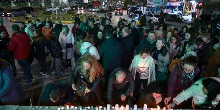 Tërmeti në Turqi e Siri/ Shqipëria solidarizohet nga veriu në jug, ndizen qirinj kudo