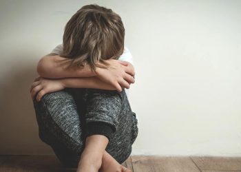 E rëndë në Greqi/ 4-vjeçari dyshohet se është abuzuar nga babai dhe gjyshja