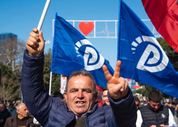 Pinjollët e Enver Hoxhës, që kërkojnë sot revolucion