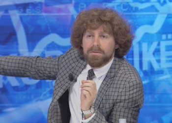 “Kanë mbetur vetëm debilat”, moderatori demokrat shpërthen ndaj opozitës: Kështu doni ta merrni pushtetin?