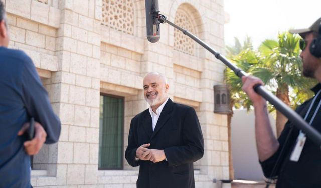 Rama: Nëse do muhabet, ke burrat, po do të mbarosh punë, janë gratë!