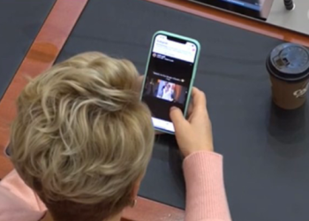 PD në sherr për Ramën në Kuvend, Monika Kryemadhi shihte dasmën e Luizit dhe Kiarës (VIDEO)