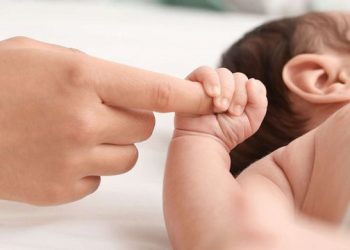 Jugu drejt “shuarjes”, Gjirokastra dhe Korça 50% më pak lindje në 10 vjet