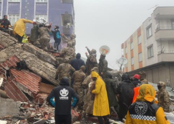 Rritet frikshëm numri i viktimave nga tërmeti në Turqi, mbi 500 jetë të humbura