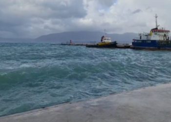 Moti i keq, pezullohet lundrimi në det