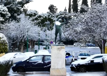 Stuhia “Barbara” godet Greqinë, dëbora mbulon Athinën (VIDEO)