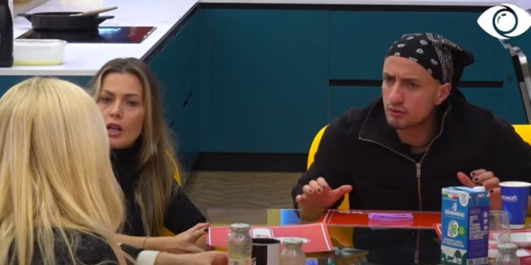 “Sherr” në Big Brother! Kristi i drejtohet Deas: Ke flirtuar me mua, erdhe tek krevati im dhe…