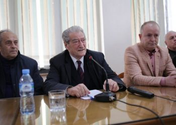 Berisha në Tepelenë: Revolucionet i bën pakica, fitoren e firmos shumica