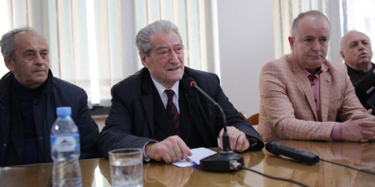 Berisha në Tepelenë: Revolucionet i bën pakica, fitoren e firmos shumica