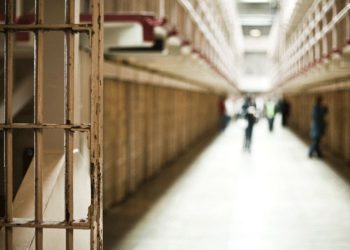 Si nëpër filma, shqiptari arratiset nga burgu italian falë ndihmës së një droni