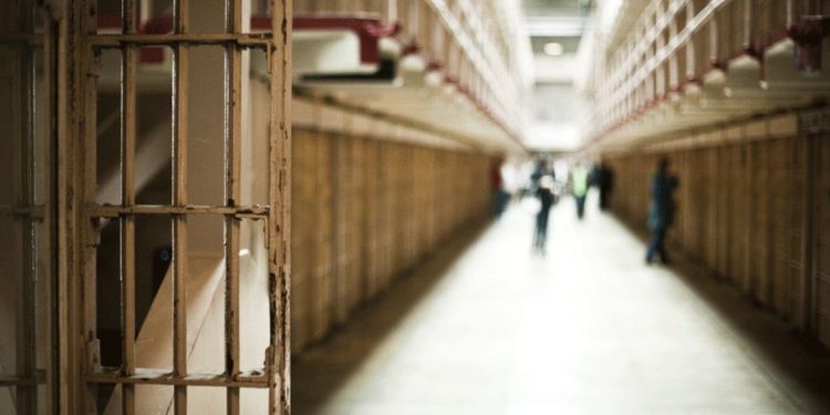 Si nëpër filma, shqiptari arratiset nga burgu italian falë ndihmës së një droni