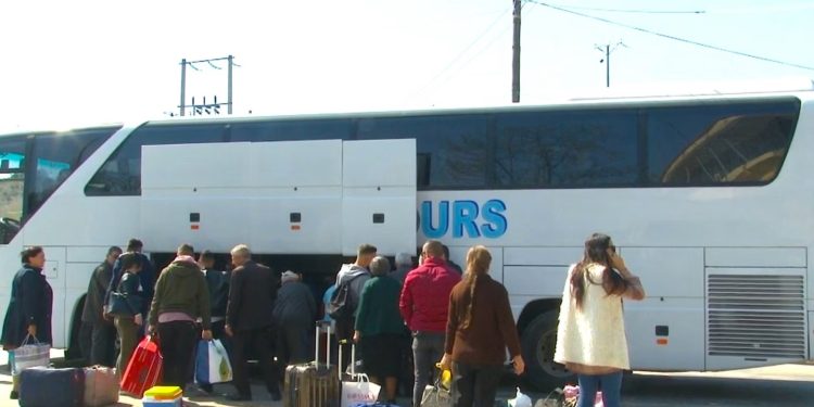 Bie ndjeshëm numri i shqiptarëve me lejeqëndrimi në Greqi