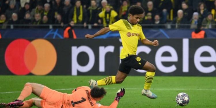 Champions leagure/ Dortmundi fitore me vlerë përballë Chelsea, Benfika me një “këmbë” në çerekfinale