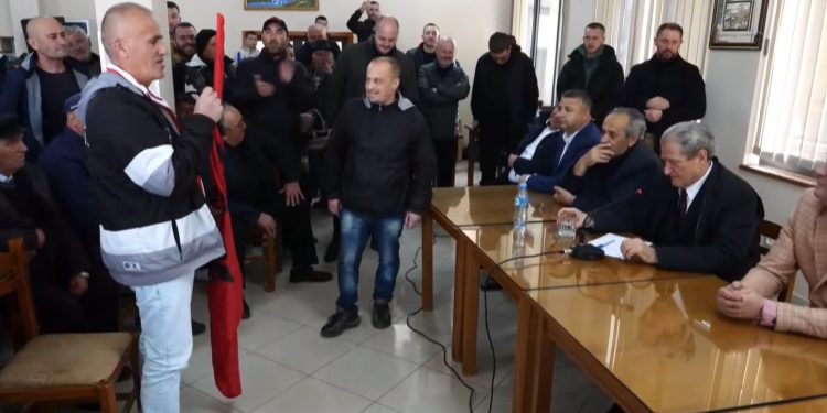 “Tigri Tepelenës” i jep fjalën Berishës: Doktor, shkatërrova familjen dhe pa bukë do rri, po me Edi Ramën nuk bëhem deri në vdekje. Të dua shumë o Bud Spenceri i Shqipërisë (VIDEO)