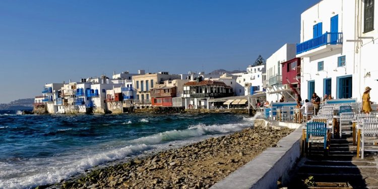 E rëndë/ I riu shqiptar vritet nga greku në Mykonos