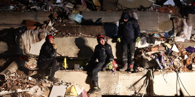 Bilanc tragjik, mbi 4300 të vdekur nga tërmeti në Turqi