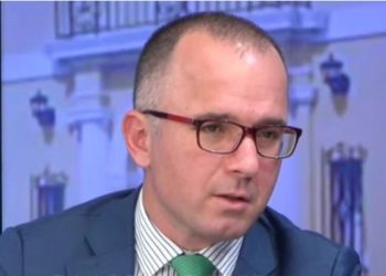 Gazetari i “ngrin buzëqeshjen” Adrian Gurmës: Klosi ka gjetur një kandidat tjetër për Sarandën (VIDEO)