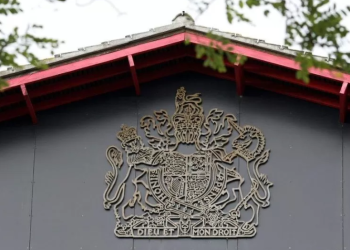 Tentoi të përdhunonte studenten në Angli, Gjykata rrit dënimin për 25-vjeçarin shqiptar, i riu jeton i lirë në Shqipëri (Emri)