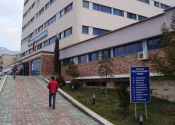 E rëndë, vdes 29-vjeçarja 4 ditë pas lindjes