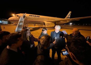 Mbërrin në Turqi avioni i parë me ndihma nga Greqia (FOTO)