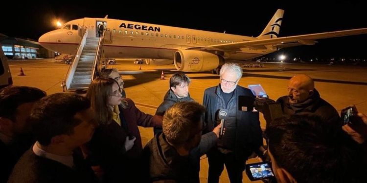 Mbërrin në Turqi avioni i parë me ndihma nga Greqia (FOTO)
