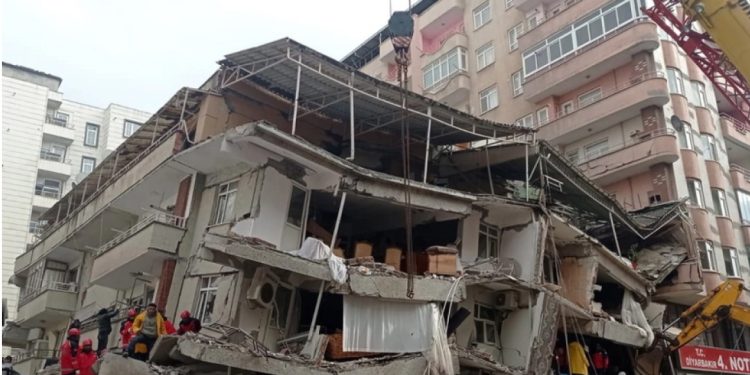 Tërmeti katastrofik në Turqi, ekspertët: I fuqishëm sa 130 bomba atomike