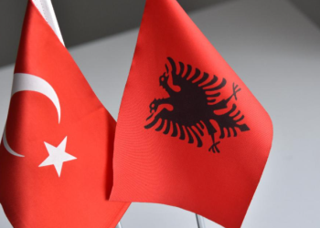 Shqipëria dhuron 1 milion euro për të prekurit nga tërmeti në Turqi