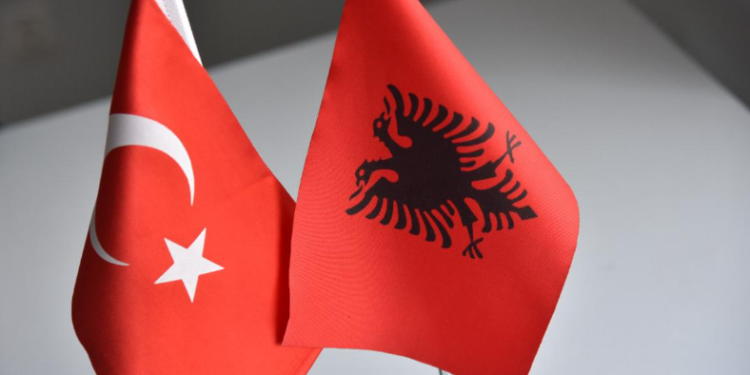 Shqipëria dhuron 1 milion euro për të prekurit nga tërmeti në Turqi