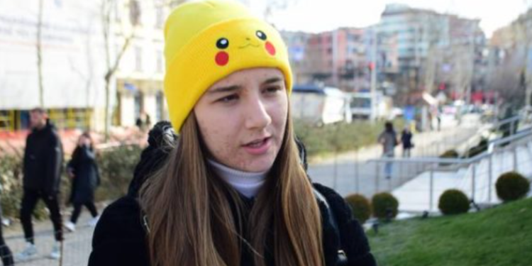 Gjesti i mrekullueshëm/ Studentja shqiptare dhuron paratë e bursës për të prekurit nga tërmeti në Turqi