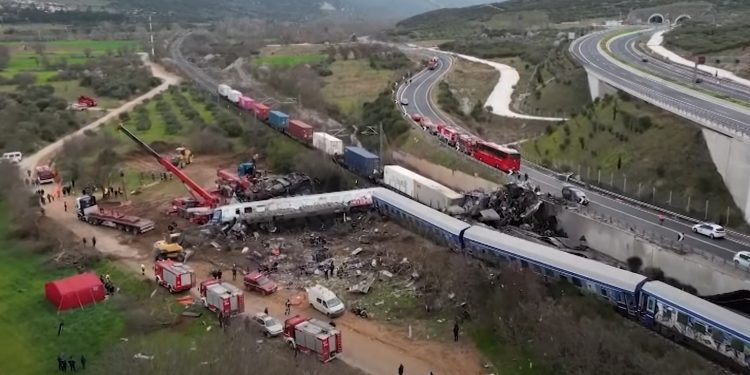 Tragjedi në Greqi, 35 të vdekur dhe 85 të plagosur nga përplasja e dy trenave (VIDEO)