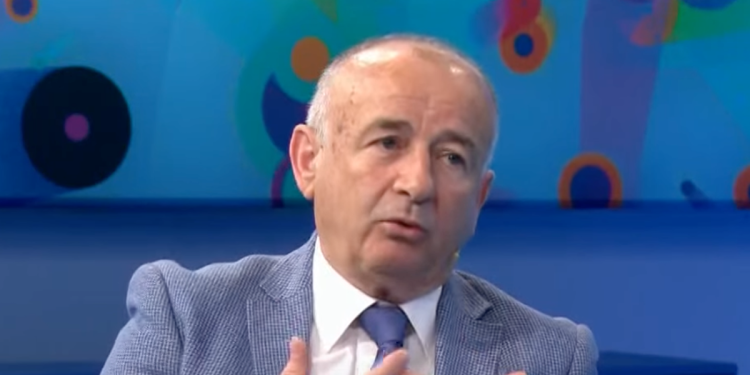 Rinovoi muzeun e gjimnazit “Hasan Tahsini”, Bashkia Sarandë vlerëson mjekun Vasil Llajo