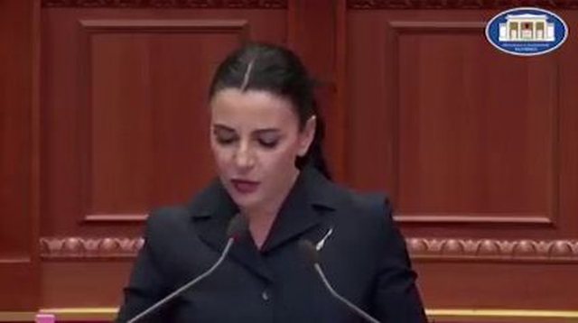 Balluku-Berishës: Familjarët e tu, të zhytur në Gërdec e afera të tjera (VIDEO)