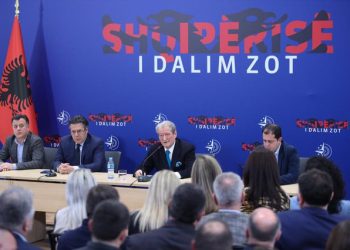 Shpopullimi masiv i Shqipërisë, Berisha: Pas 16 viteve nuk do të ekzistojmë më!