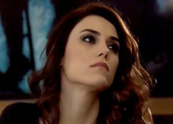 U zhduk për javë të tëra pas tërmetit, bëhet “e gjallë” aktorja turke, ja shpjegimi që jep