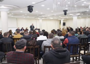 ‘Plas’ në Sarandë, socialistët nuk pranojnë propozimin e Blendi Klosit për kryetar bashkie: Ai është nga Tepelena, s’ka lidhje me qytetin